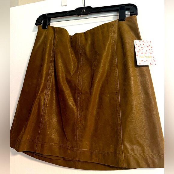 Free People olive green Vegan leather Skirt, NWT size 8 - Picture 1 of 3